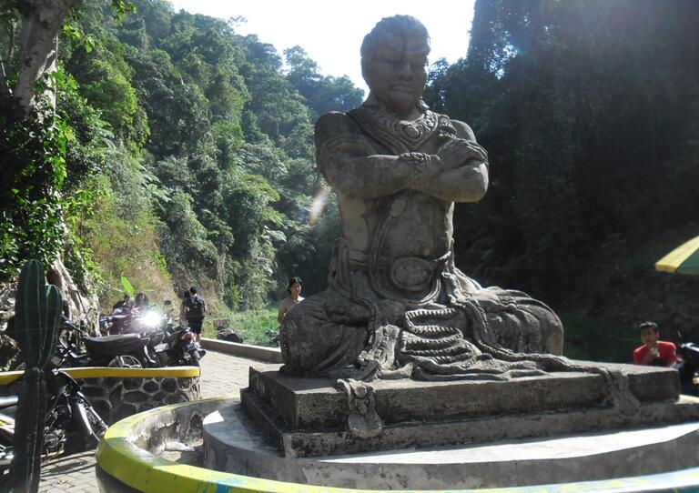 MADAKARIPURA, AIR TERJUN TERTINGGI KEDUA DI INDONESIA 