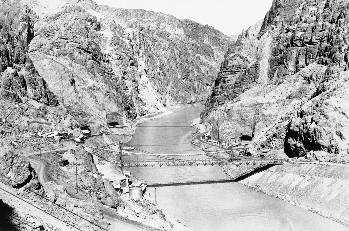 Foto Pembangunan Hoover Dam, Mantan Bendungan Terbesar di Dunia