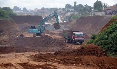 Kereta Cepat, Proyek Properti, dan Pembangunan yang Tergopoh- gopoh