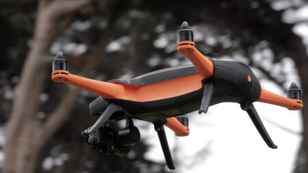 Staaker Drone Auto Follow dengan Teknologi yang bisa Mempresiksi Gerakan???