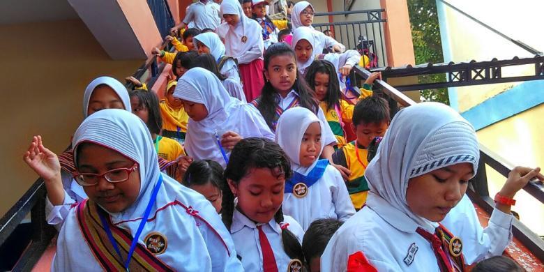 &quot;Full Day School&quot; Tak Berarti Belajar Seharian di Sekolah, Ini Penjelasan Mendikbud