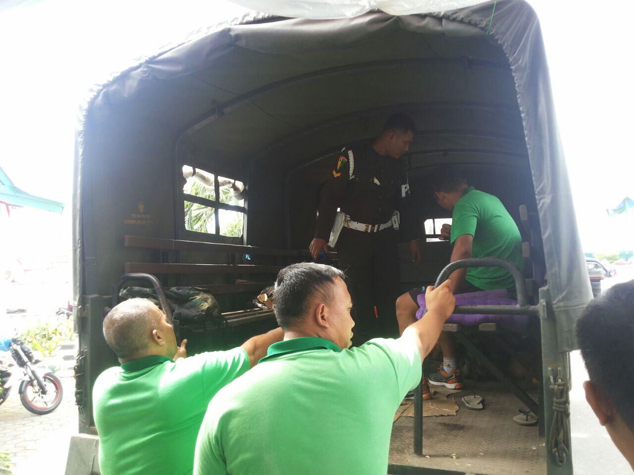 ASTAGA! Mobil Dinas TNI AD dipakai Anggota Selundupkan Miras