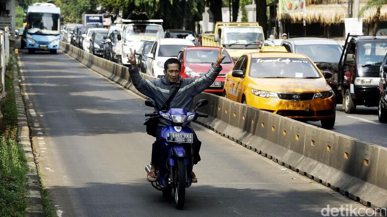 Pengendara Motor yang Ditabrak Transjakarta Lupa Nyalakan Lampu Sein