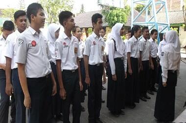 Full Day School Direalisasikan, Masalah Pendidikan Bertambah