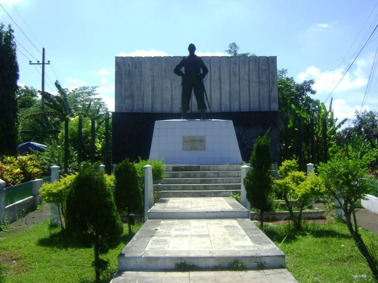 &#91;KOMBAT MERDEKA&#93; Monumen Patung Suwandak – Mengenang Pengorbanan Sang Pahlawan