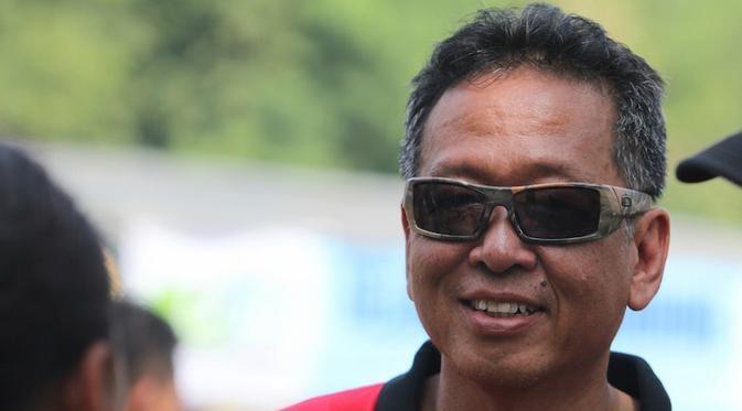 Manor Pecat Rio Haryanto, Keluarga Pusing