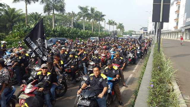 Unjuk Rasa di Harapan Indah Bekasi