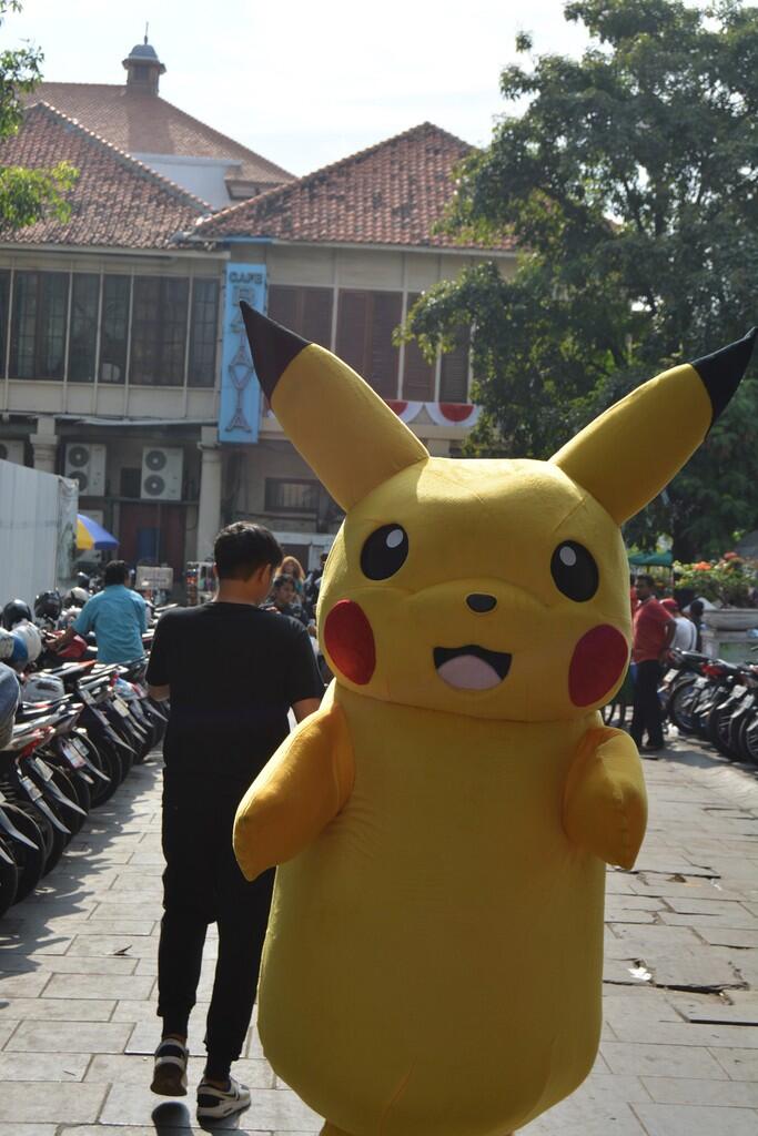 Lagi Hunting, Kok Malah Nemu Pikachu Raksasa?! Pikachu-nya Lonjong Lagi!!! 