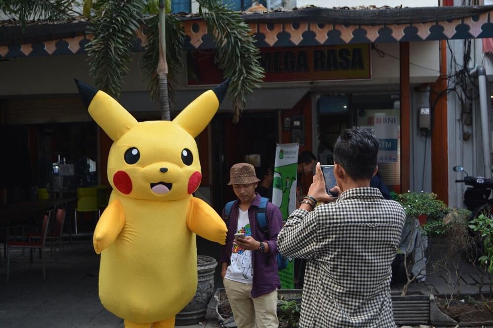 Lagi Hunting, Kok Malah Nemu Pikachu Raksasa?! Pikachu-nya Lonjong Lagi!!! 