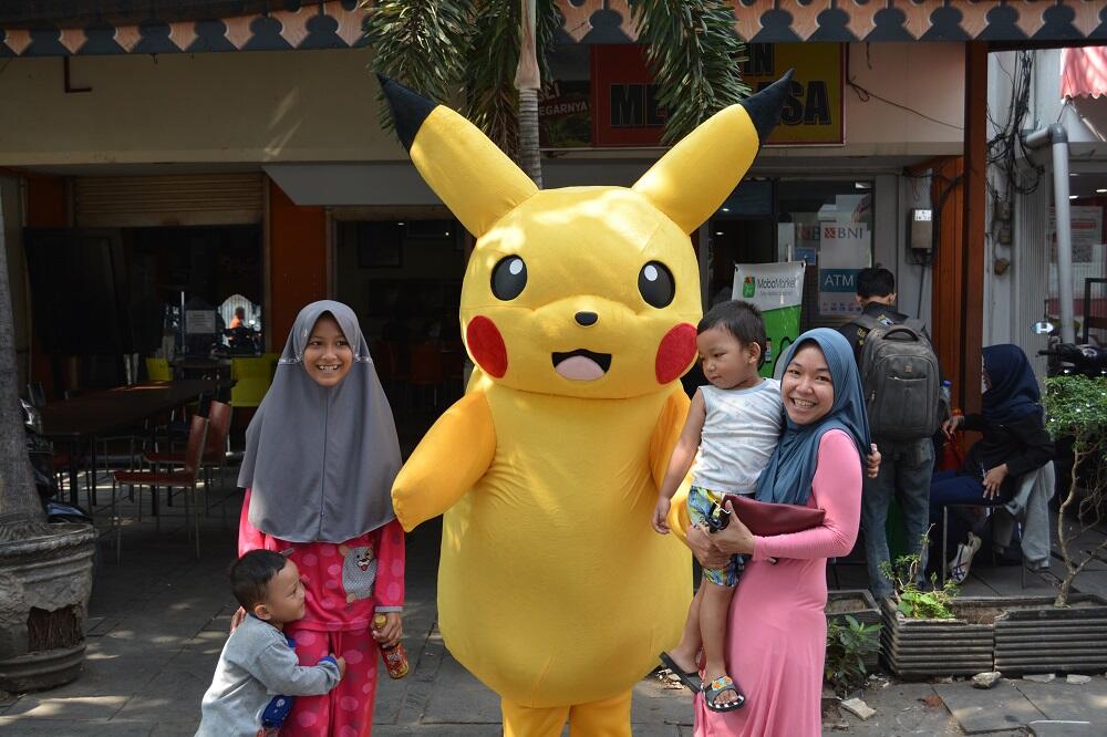 Lagi Hunting, Kok Malah Nemu Pikachu Raksasa?! Pikachu-nya Lonjong Lagi!!! 