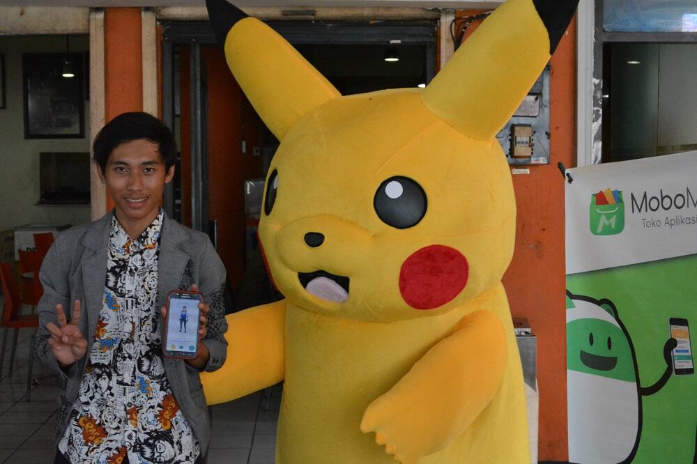 Lagi Hunting, Kok Malah Nemu Pikachu Raksasa?! Pikachu-nya Lonjong Lagi!!! 
