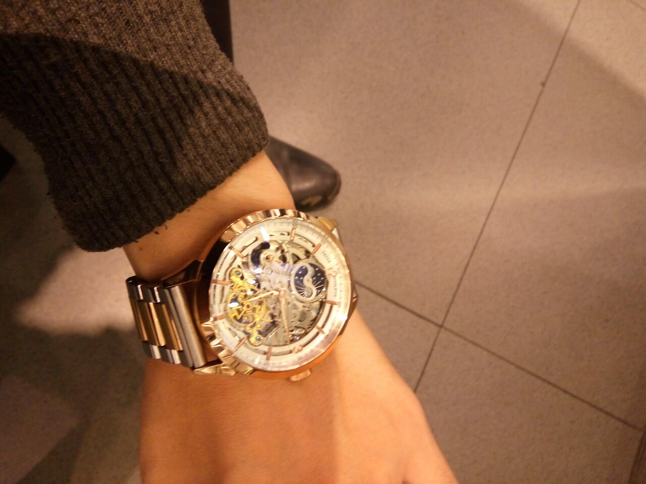 mau tanya asli apa enggak jam patek philippe