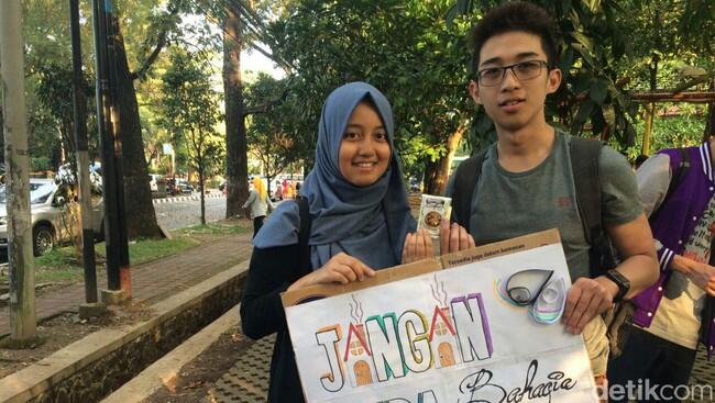 Kampanye Senyum Oleh Para Mahasiswa ITB