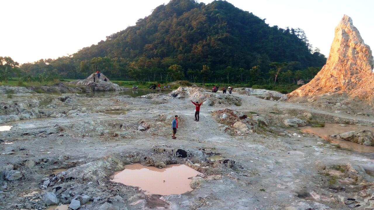 Gunung Watu Putih Pemandangan Alam Tersembunyi Dari 