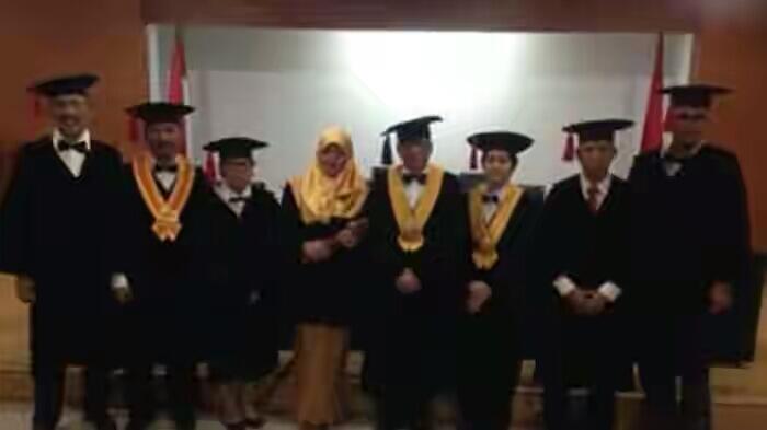 Mantan TKI Arab Saudi Raih Gelar Doktor di Unpad