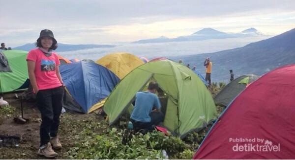 Ada yang belum pernah mendaki gunung Sindoro