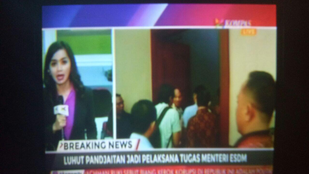 Menteri esdm diberhentikan dengan hormat