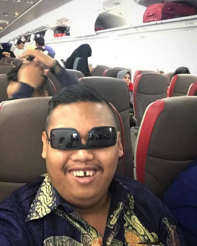 Ajudan Pribadi Pejabat Yang Konyol Ini Mendadak Jadi Selebgram!
