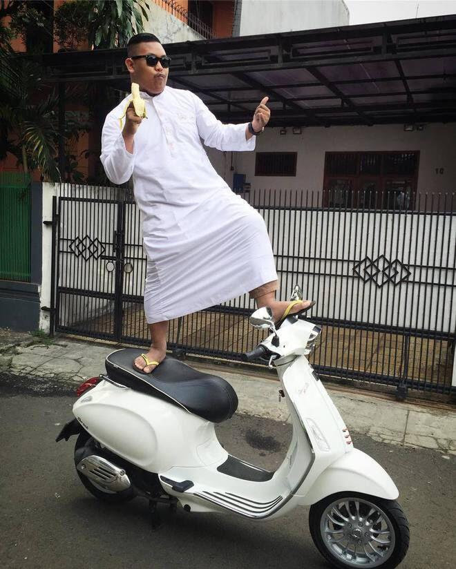 Ajudan Pribadi Pejabat Yang Konyol Ini Mendadak Jadi Selebgram!