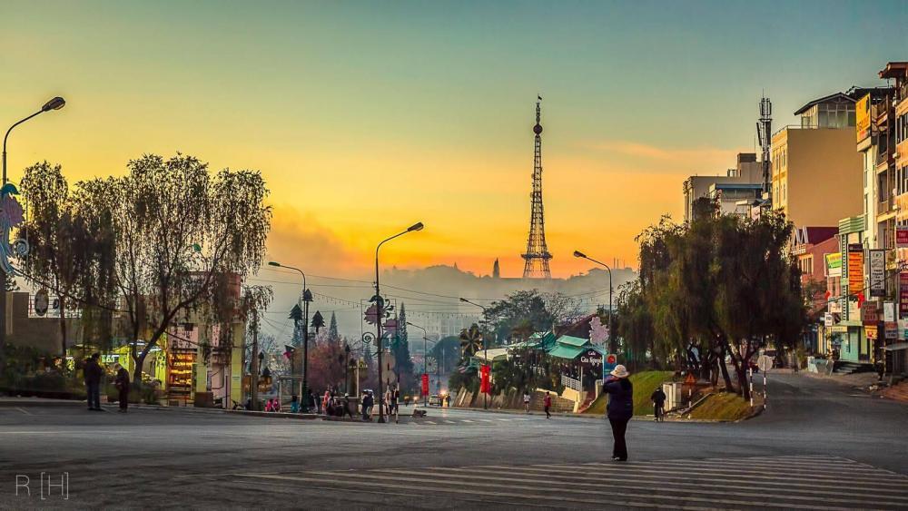 Ada Menara Eiffel di Kota Dalat Vietnam, Nggak Percaya?