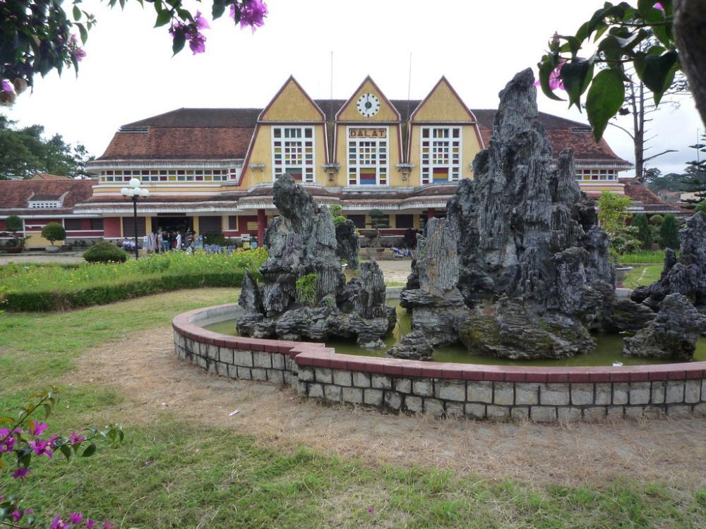 Ada Menara Eiffel di Kota Dalat Vietnam, Nggak Percaya?
