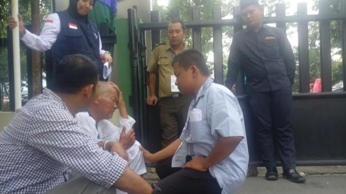 Frustasi, Calon Haji Lompati Pagar Asrama