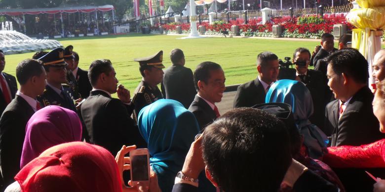 Pria Berseragam Polisi Dicokok saat Jokowi Turun dari Panggung Istana