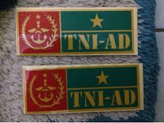 Pengunjung Buru Atribut TNI