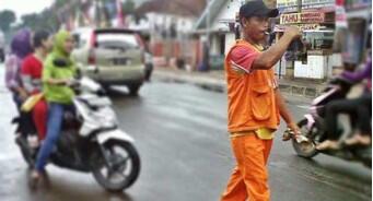 5 Profesi yang Kelihatannya Sepele Tapi Sebenarnya Berarti Buat Orang Banyak 