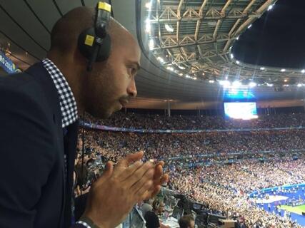 Thierry Henry Rayakan Ulang Tahun Di Markas Manchester United