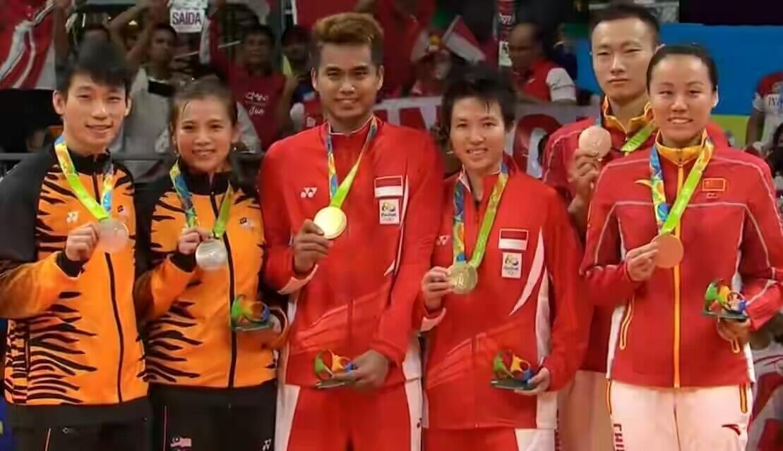 Tantowi dan Liliana Natsir juara ganda campur.