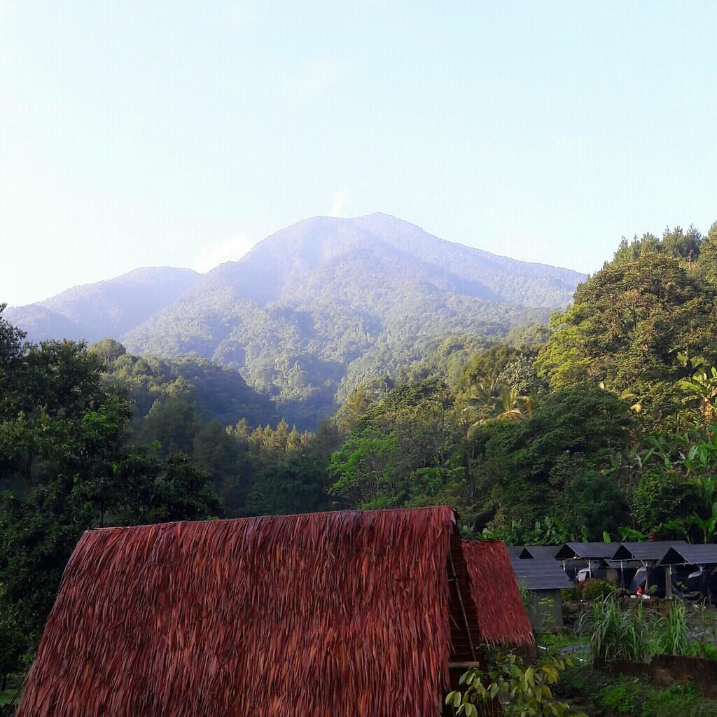 Penginapan Keluarga Rumah Saung Top Markotop..Kerennn Abiss Gan!!