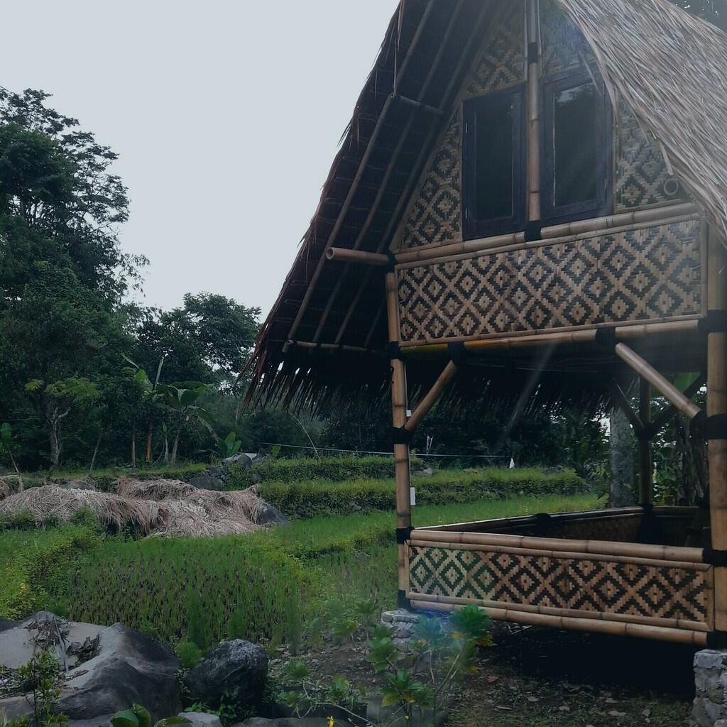 Penginapan Keluarga Rumah Saung Top Markotop..Kerennn Abiss Gan!!