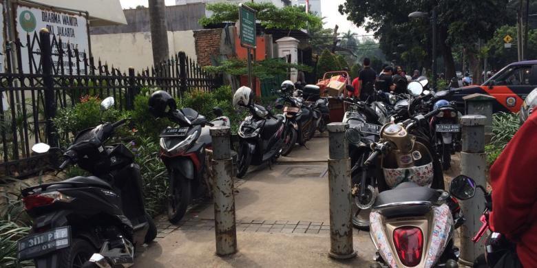 Ahok Minta Pagar Gedung Sarinah Dibongkar, Kenapa?
