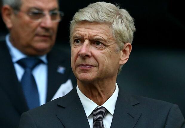 Cari Bek Baru, Arsene Wenger Abaikan Batasan Usia