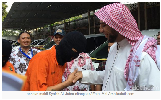 Cium Tangan Syeikh Ali Jabber, 3 Pencuri Ini Diminta Bertaubat