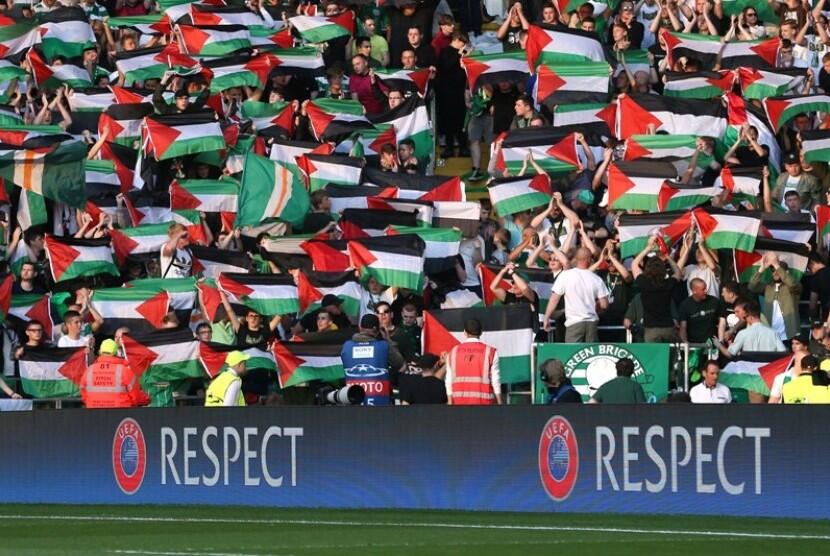 Hadapi Klub Israel, Fans Celtic Kibarkan Bendera Palestina