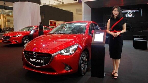 Zoom Zoom Girls Siap Menggoda Pengunjung GIIAS