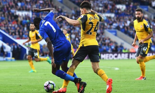 Hector Bellerin Minta Fans Bersikap Positif