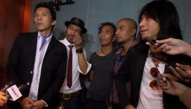 Nonton konser Slank di Danau Toba, Jokowi ikut nyanyi Terlalu Manis