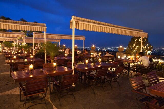 5 Restoran di Bandung dengan Keunikan Tersendiri! (Traveler Masuk!)