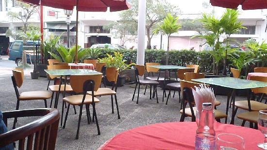 5 Restoran di Bandung dengan Keunikan Tersendiri! (Traveler Masuk!)