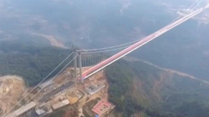 China Resmi Operasikan Jembatan Kaca Terpanjang dan Tertinggi di Dunia