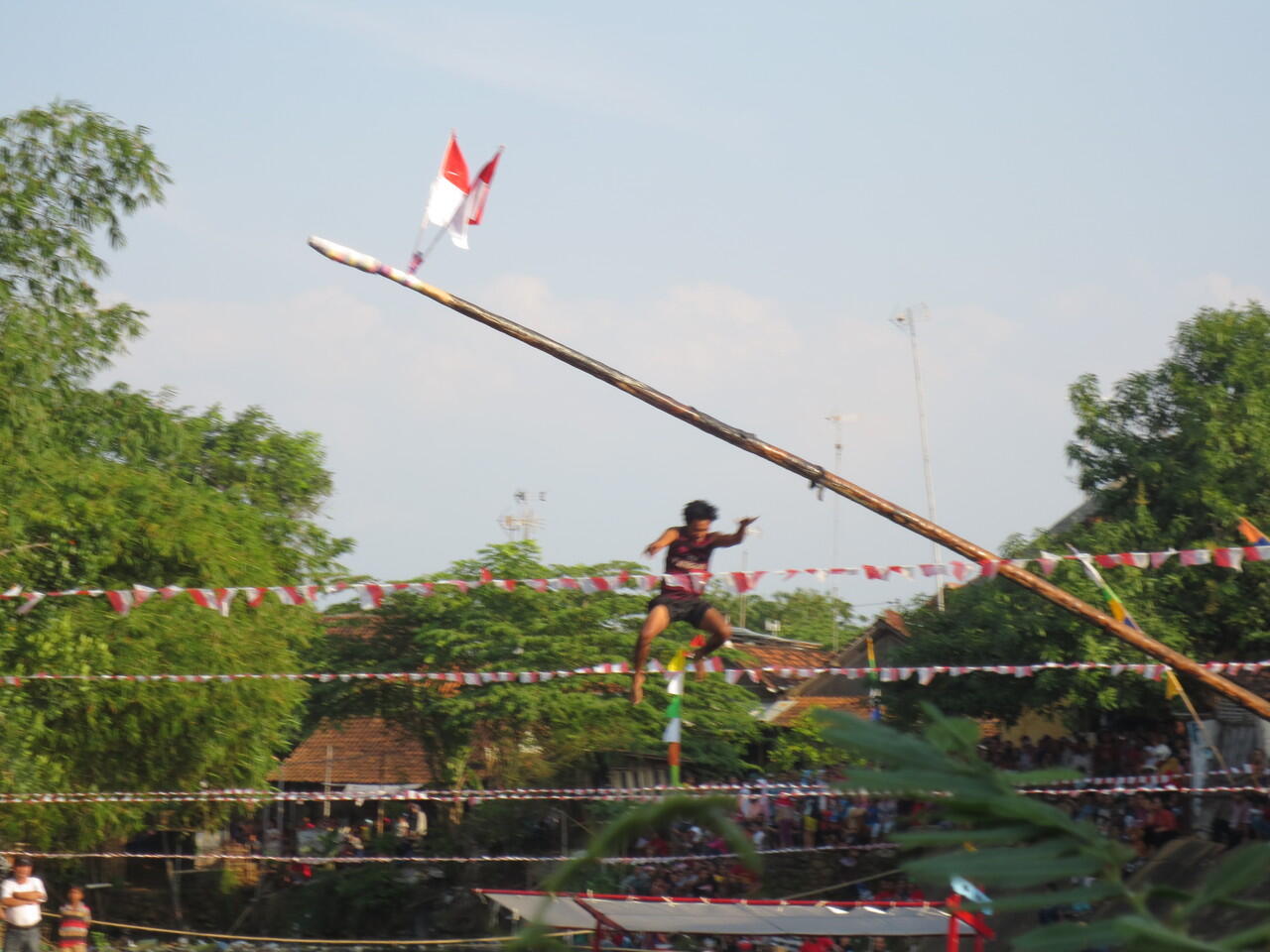 Lomba Peringatan HUT RI unik yang mungkin cuma satu di Indonesia