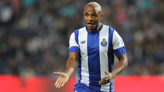 Arsenal & Everton Bersaing Ketat Rekrut Yacine Brahimi