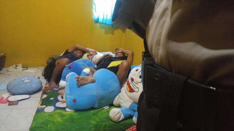 Polwan Demak Kaget Pergoki Pasangan Pria di Kamar Kos Wanita