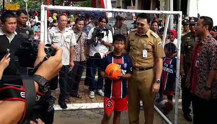 Ahok Bikin Bangga Anak SDN CBS 03 Pagi Setelah Main Bola