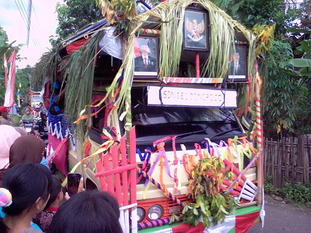 Kemeriahan Karnaval HUT Kemerdekaan RI, Mereka pun Ikut Kecipratan Rejeki