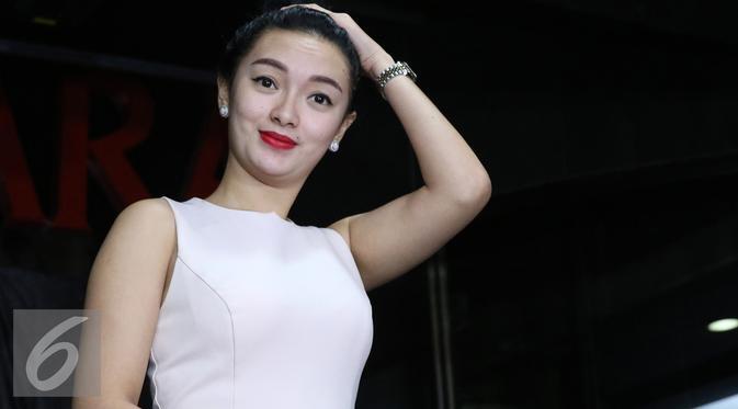 Foto Bokong Zaskia Gotik Dicium Pria Beredar di Internet