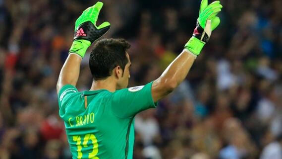 Terbang Ke Inggris, Claudio Bravo Segera Tuntaskan Transfer Ke Manchester City